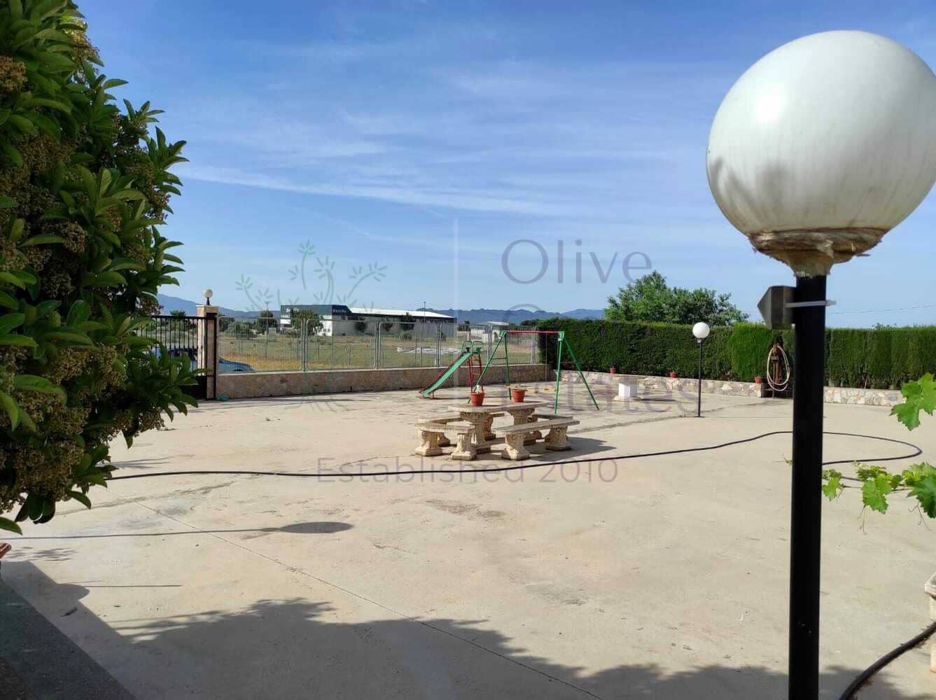 4 bedroom Villa for sale in Yecla with pool garage - € 209,950 (Ref: 6891507)