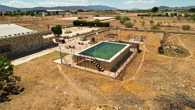 4 bedroom Villa for sale in Yecla with pool garage - € 209,950 (Ref: 6891507)