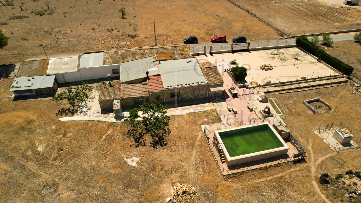 4 bedroom Villa for sale in Yecla with pool garage - € 209,950 (Ref: 6891507)