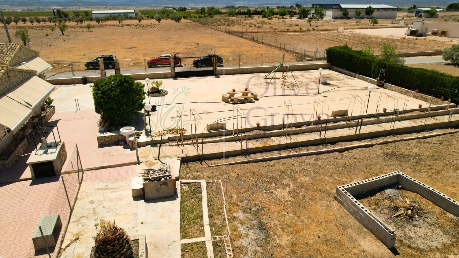 4 bedroom Villa for sale in Yecla with pool garage - € 209,950 (Ref: 6891507)