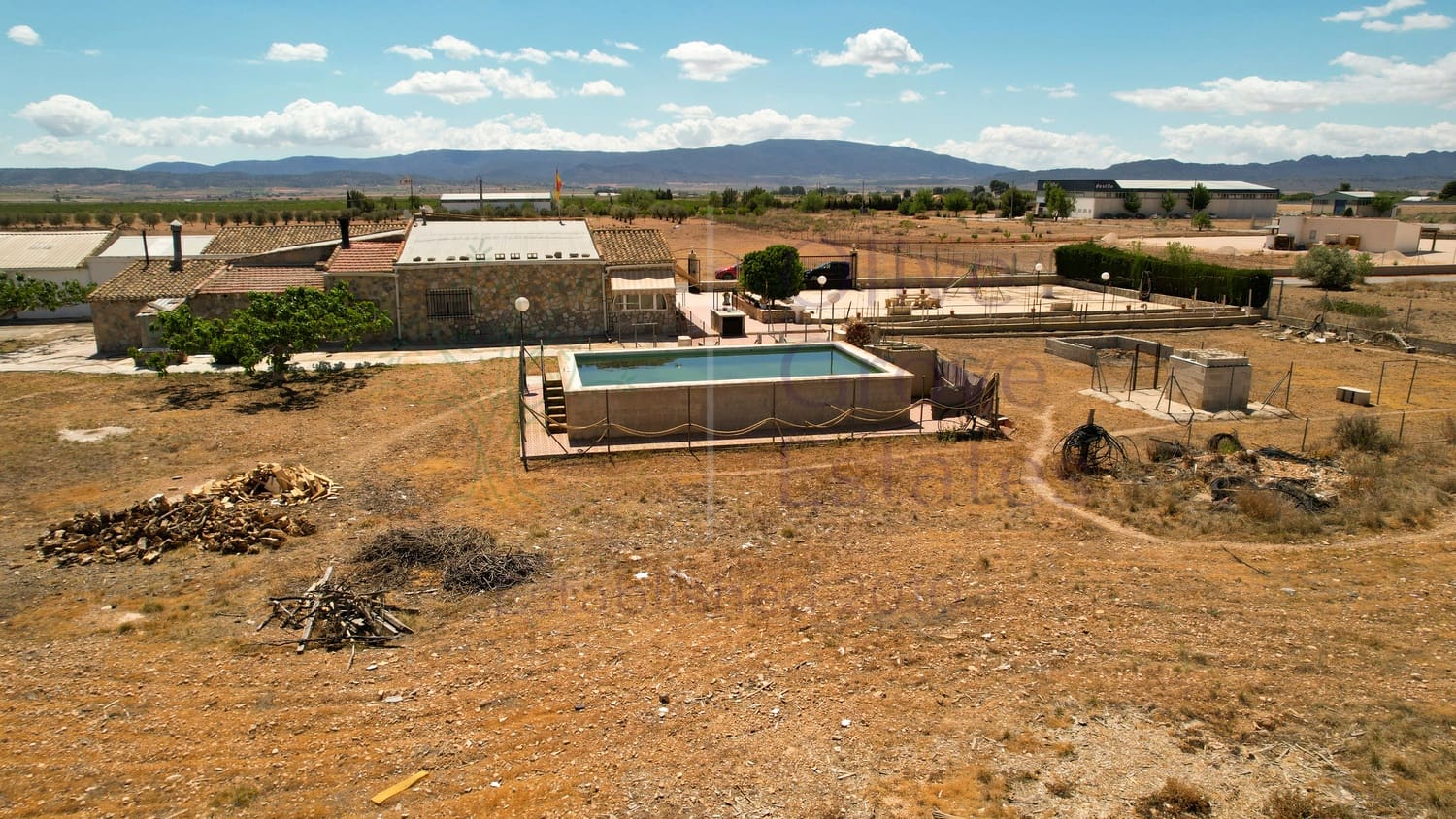 4 bedroom Villa for sale in Yecla with pool garage - € 209,950 (Ref: 6891507)