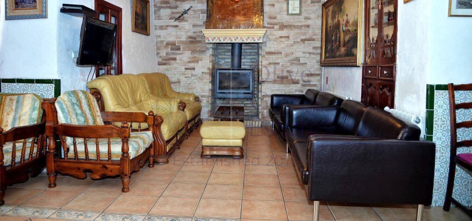 9 soveværelse Byhus til salg i Palomar med swimmingpool - € 269.950 (Ref: 6948517)