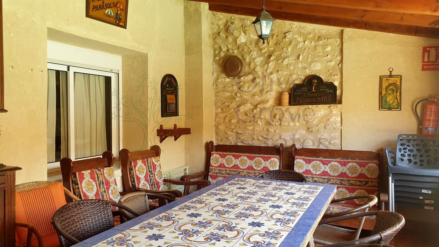 9 soveværelse Byhus til salg i Palomar med swimmingpool - € 269.950 (Ref: 6948517)