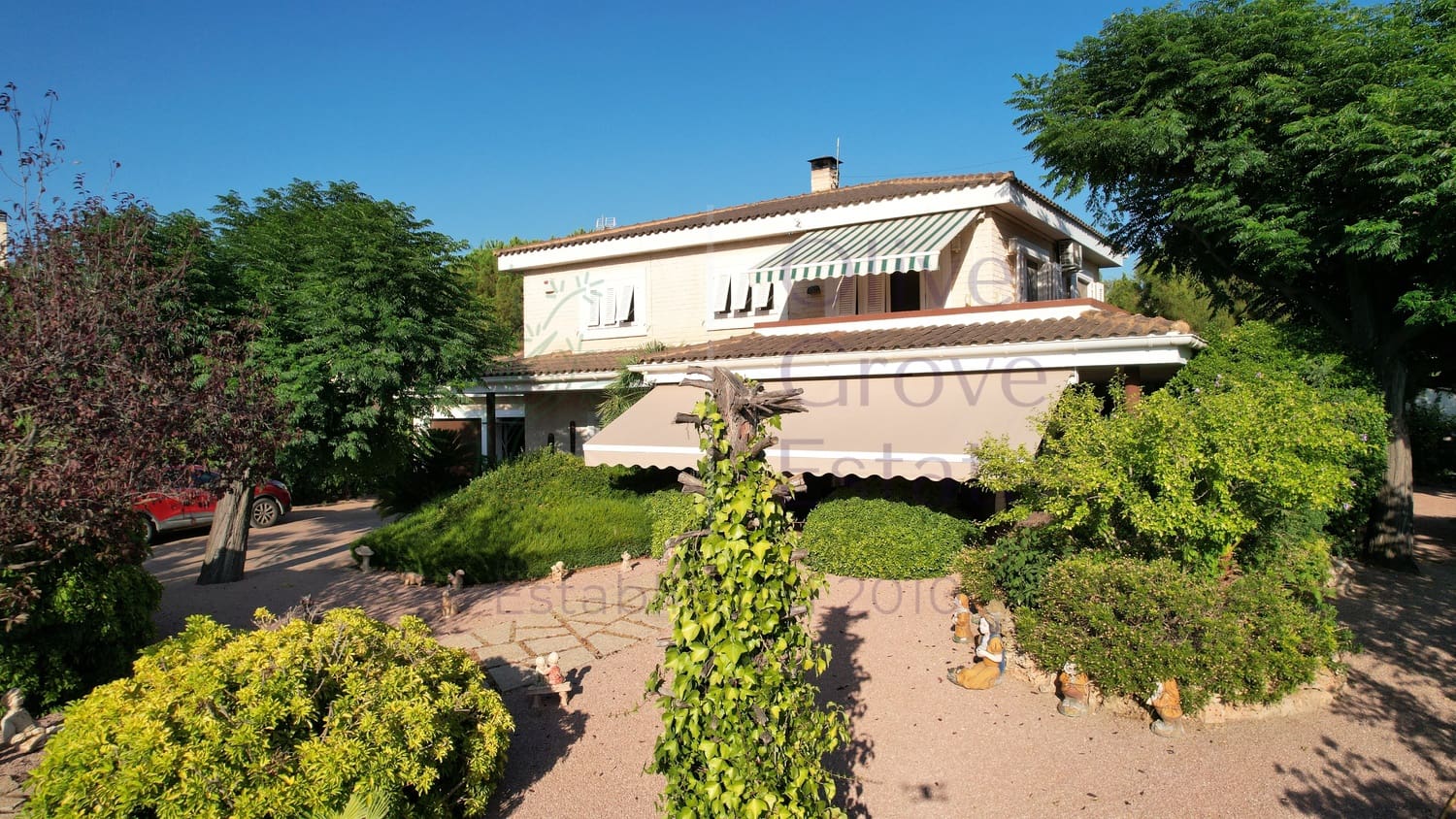 4 soverom Villa til salgs i Petrel / Petrer med svømmebasseng garasje - € 389 995 (Ref: 6984576)