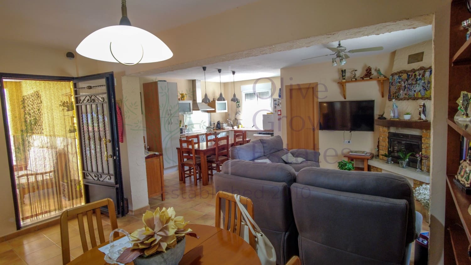 3 bedroom Villa for sale in Elda with pool - € 359,995 (Ref: 7035739)