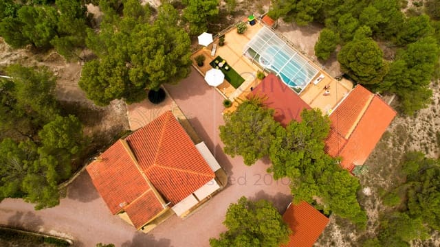 3 quarto Moradia para venda em Elda com piscina - 359 995 € (Ref: 7035739)