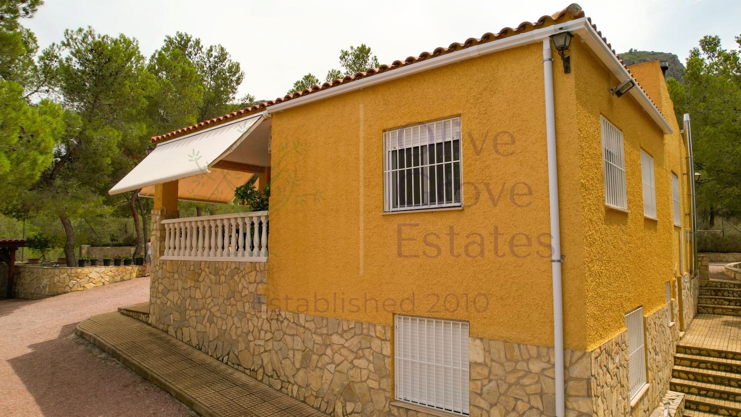 3 bedroom Villa for sale in Elda with pool - € 359,995 (Ref: 7035739)