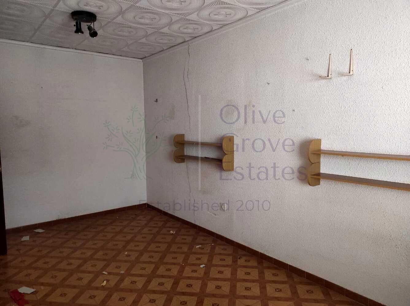 Hus til salgs i Sax - € 64 995 (Ref: 7200877)