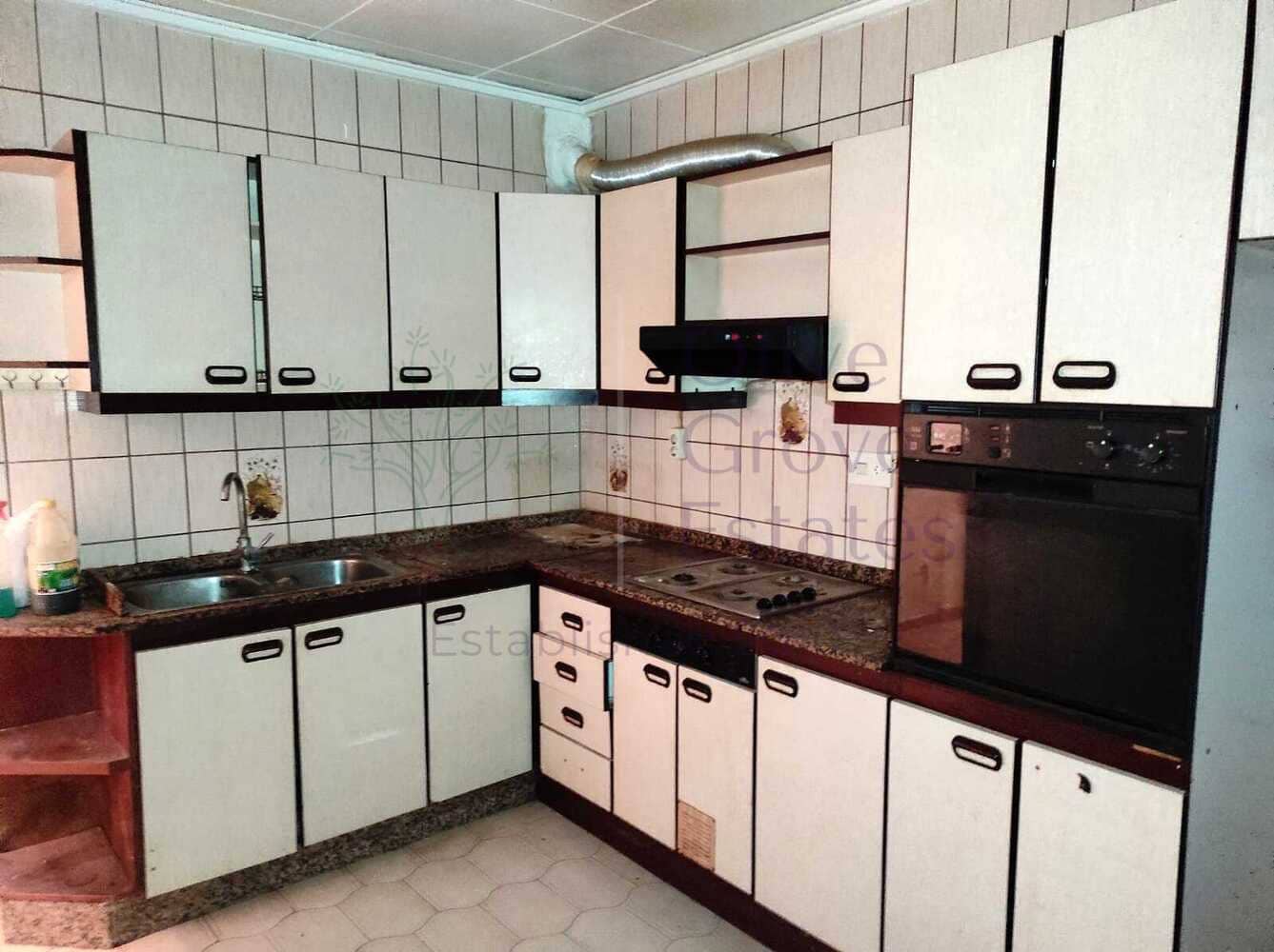 Hus til salgs i Sax - € 64 995 (Ref: 7200877)