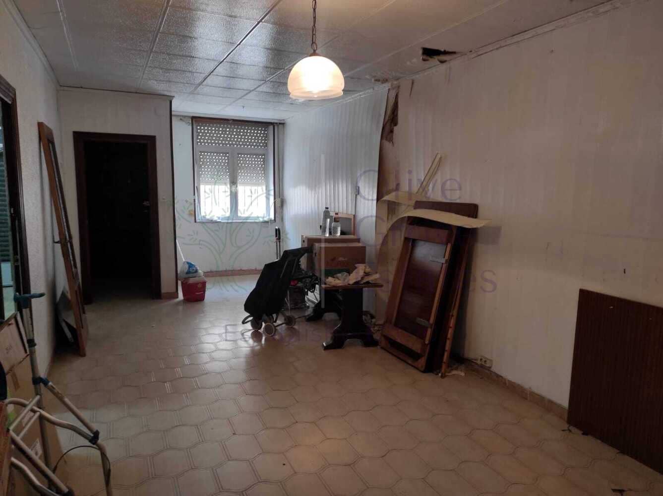 Hus til salgs i Sax - € 64 995 (Ref: 7200877)