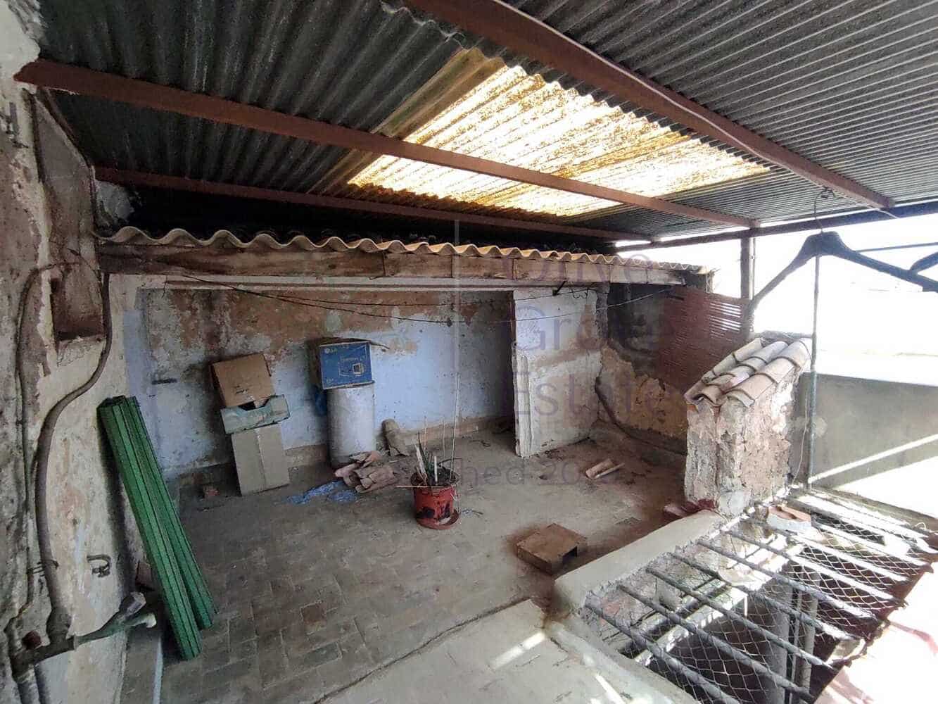 Hus til salgs i Sax - € 64 995 (Ref: 7200877)