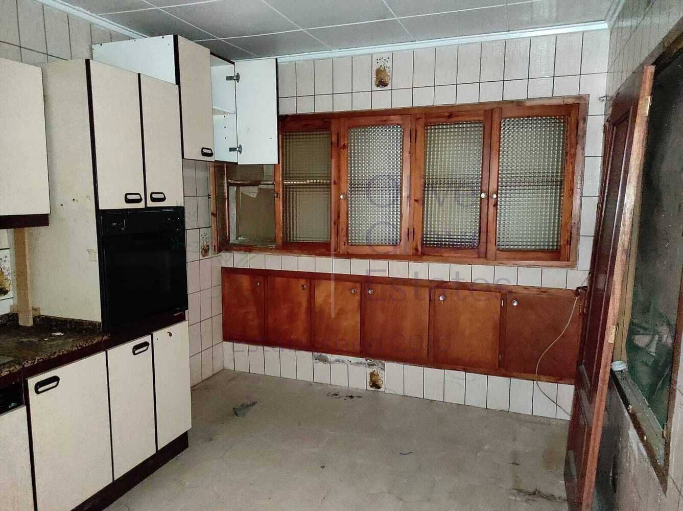 Hus til salgs i Sax - € 64 995 (Ref: 7200877)