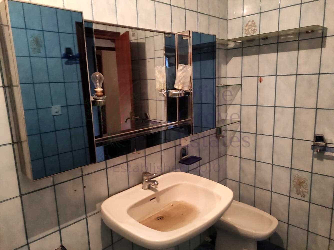 Hus til salgs i Sax - € 64 995 (Ref: 7200877)