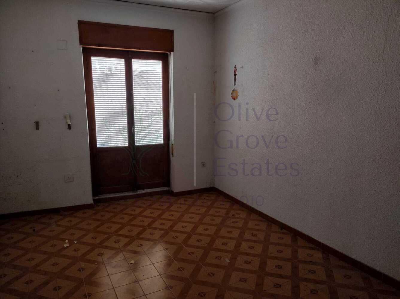 Hus til salgs i Sax - € 64 995 (Ref: 7200877)