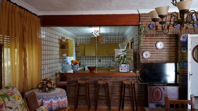 7 bedroom Villa for sale in Caudete with pool garage - € 189,000 (Ref: 7206021)