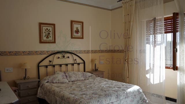 7 bedroom Villa for sale in Caudete with pool garage - € 189,000 (Ref: 7206021)