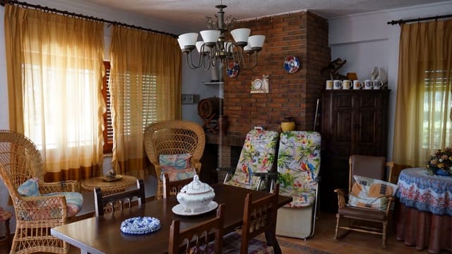 7 bedroom Villa for sale in Caudete with pool garage - € 189,000 (Ref: 7206021)