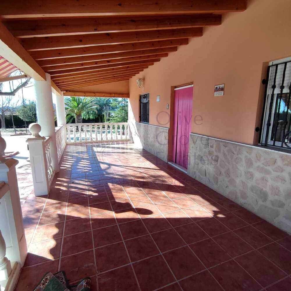 Villa til salgs i Sax med svømmebasseng - € 189 995 (Ref: 7344314)