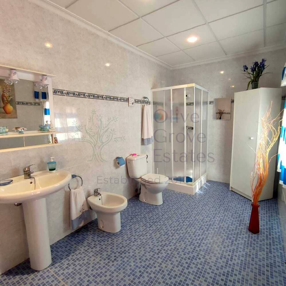 Villa til salgs i Sax med svømmebasseng - € 189 995 (Ref: 7344314)