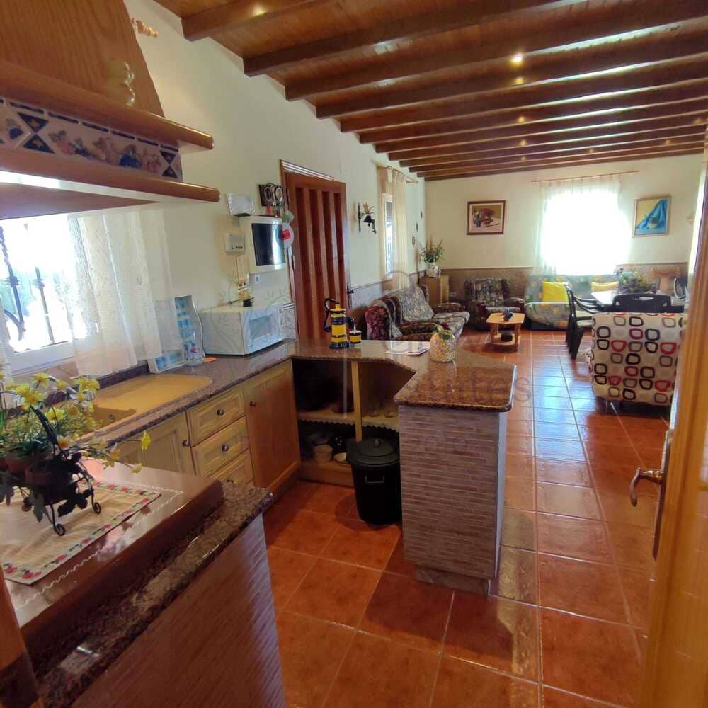 Villa til salgs i Sax med svømmebasseng - € 189 995 (Ref: 7344314)