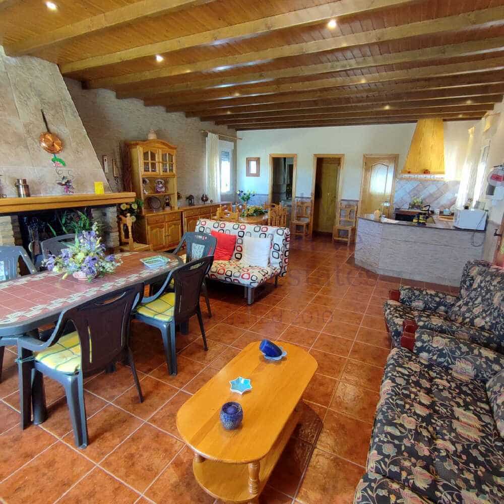 Villa til salgs i Sax med svømmebasseng - € 189 995 (Ref: 7344314)