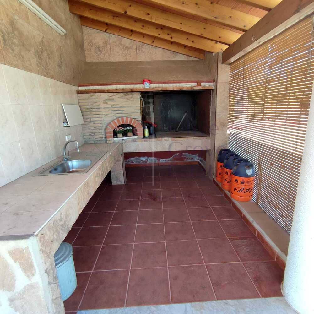 Villa til salgs i Sax med svømmebasseng - € 189 995 (Ref: 7344314)