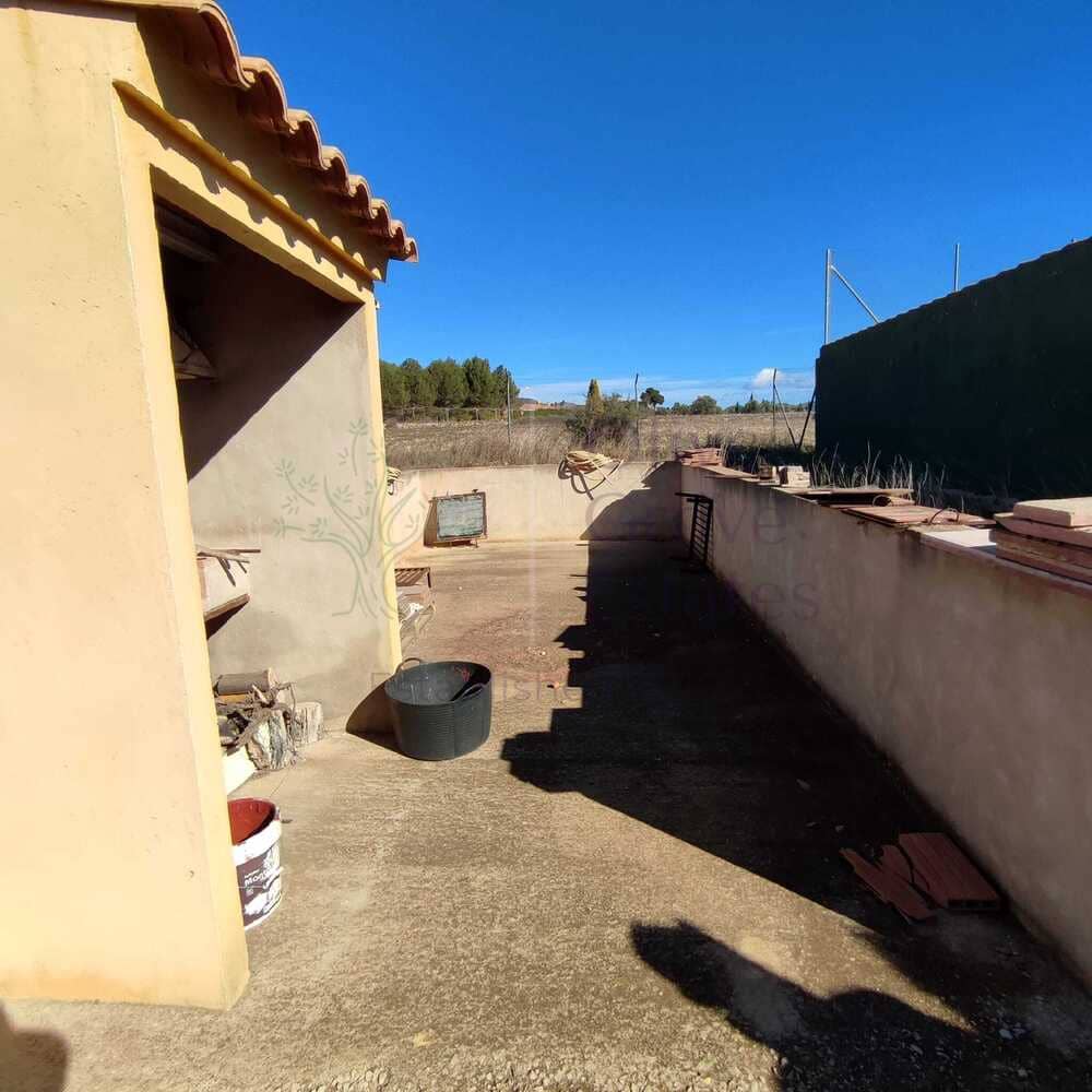 Villa til salgs i Sax med svømmebasseng - € 189 995 (Ref: 7344314)