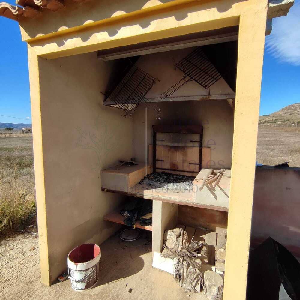 Villa til salgs i Sax med svømmebasseng - € 189 995 (Ref: 7344314)