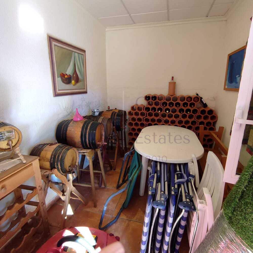 Villa til salgs i Sax med svømmebasseng - € 189 995 (Ref: 7344314)