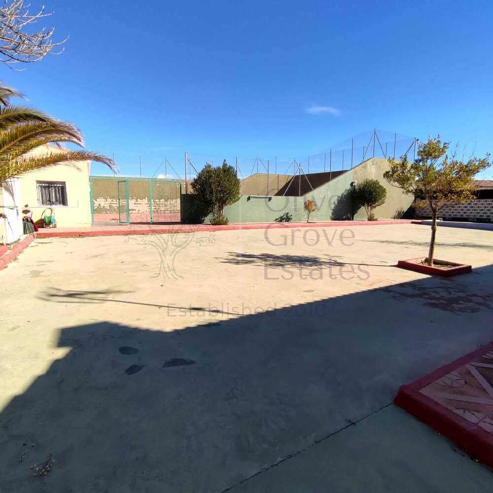 Villa til salgs i Sax med svømmebasseng - € 189 995 (Ref: 7344314)