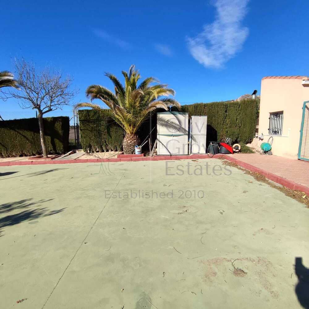 Villa til salgs i Sax med svømmebasseng - € 189 995 (Ref: 7344314)