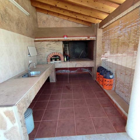 Villa til salgs i Sax med svømmebasseng - € 189 995 (Ref: 7344314)