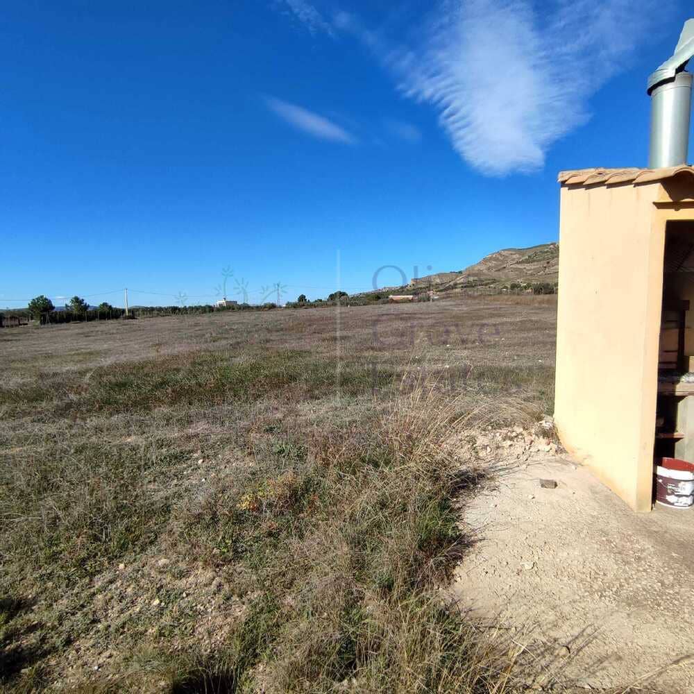 Villa til salgs i Sax med svømmebasseng - € 189 995 (Ref: 7344314)