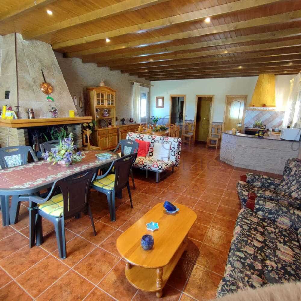 Villa til salgs i Sax med svømmebasseng - € 189 995 (Ref: 7344314)