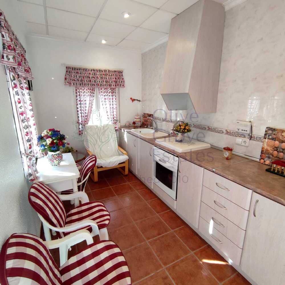 Villa til salgs i Sax med svømmebasseng - € 189 995 (Ref: 7344314)