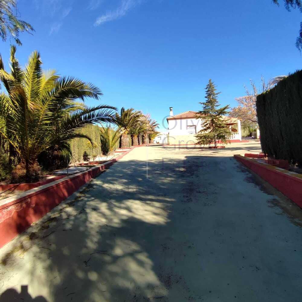 Villa til salgs i Sax med svømmebasseng - € 189 995 (Ref: 7344314)