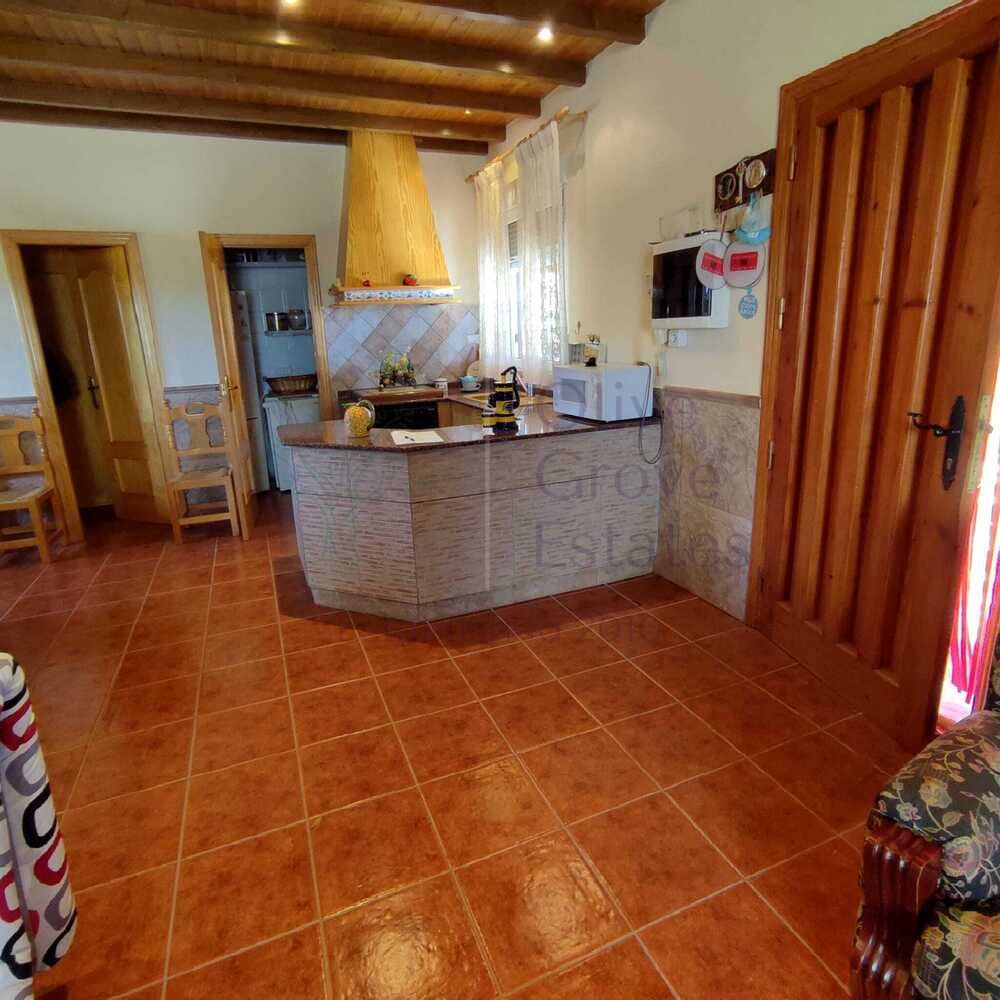 Villa til salgs i Sax med svømmebasseng - € 189 995 (Ref: 7344314)