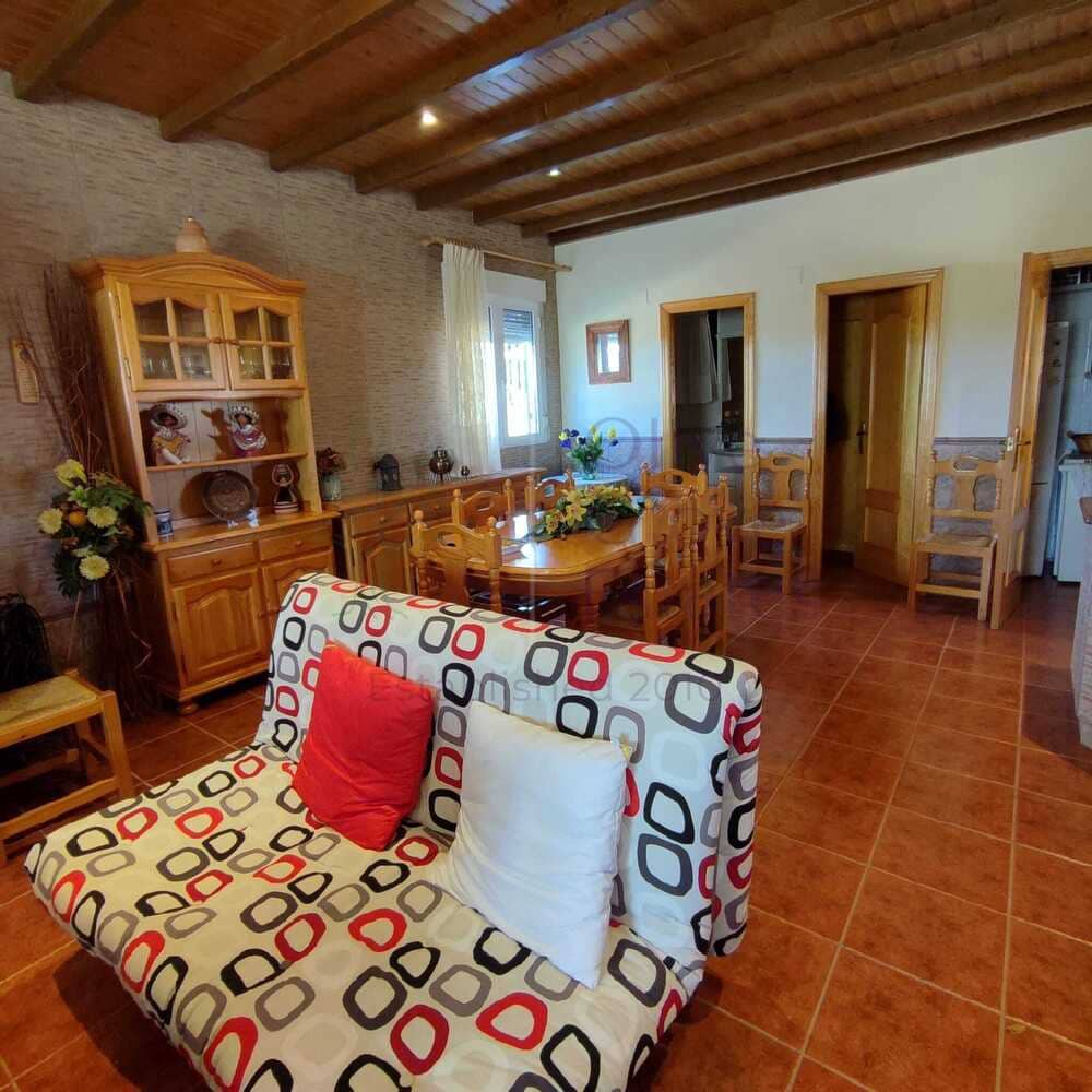 Villa til salgs i Sax med svømmebasseng - € 189 995 (Ref: 7344314)