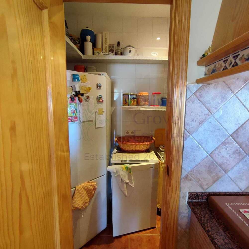 Villa til salgs i Sax med svømmebasseng - € 189 995 (Ref: 7344314)