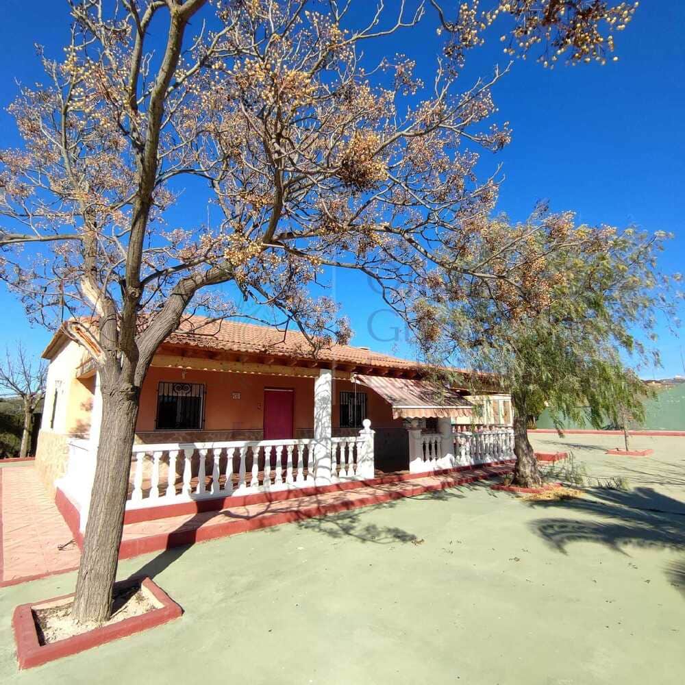 Villa til salgs i Sax med svømmebasseng - € 189 995 (Ref: 7344314)