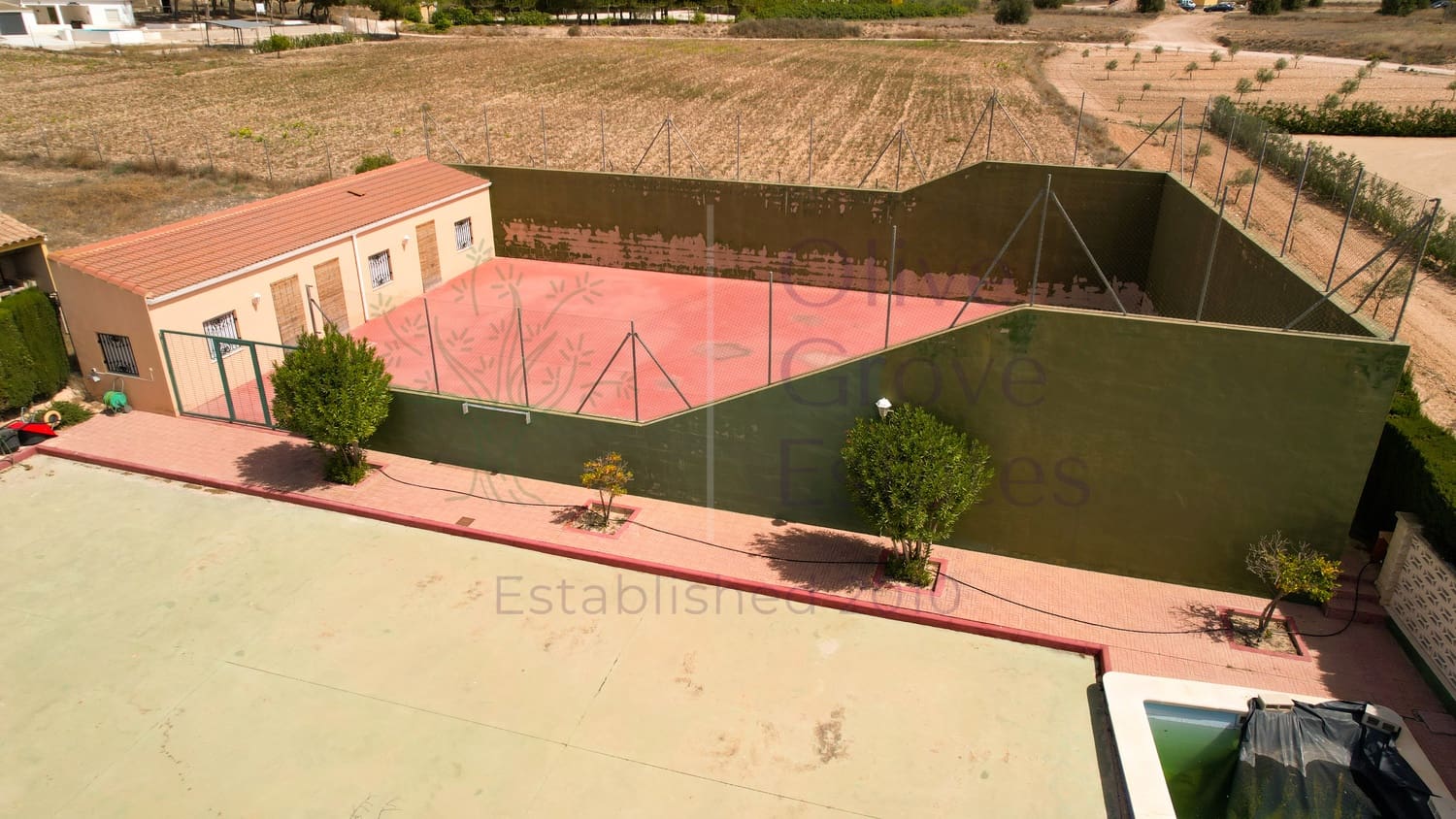 Villa til salgs i Sax med svømmebasseng - € 189 995 (Ref: 7344314)