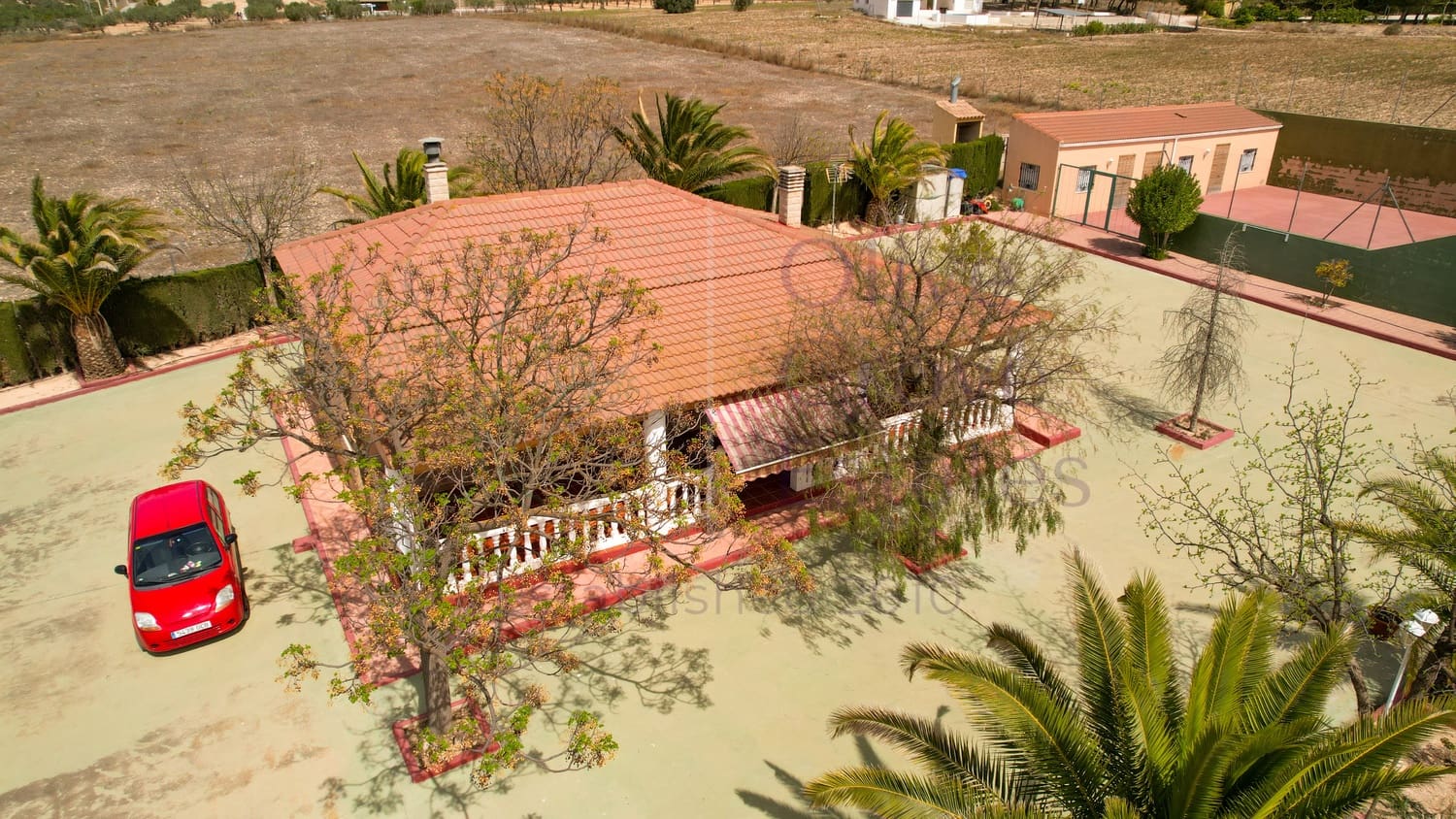 Villa til salgs i Sax med svømmebasseng - € 189 995 (Ref: 7344314)