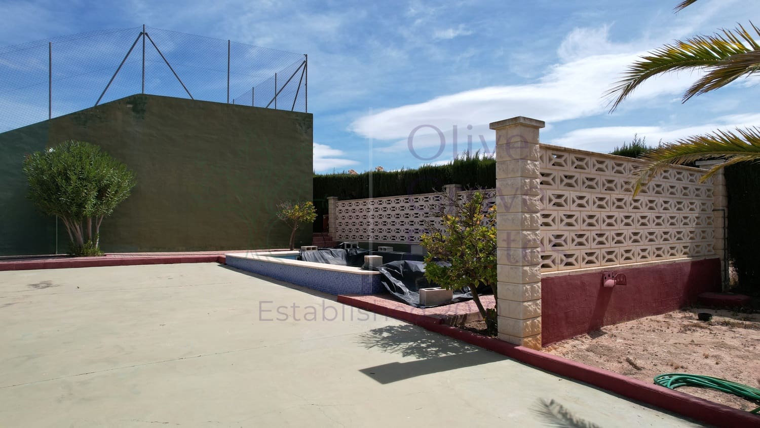 Villa til salgs i Sax med svømmebasseng - € 189 995 (Ref: 7344314)