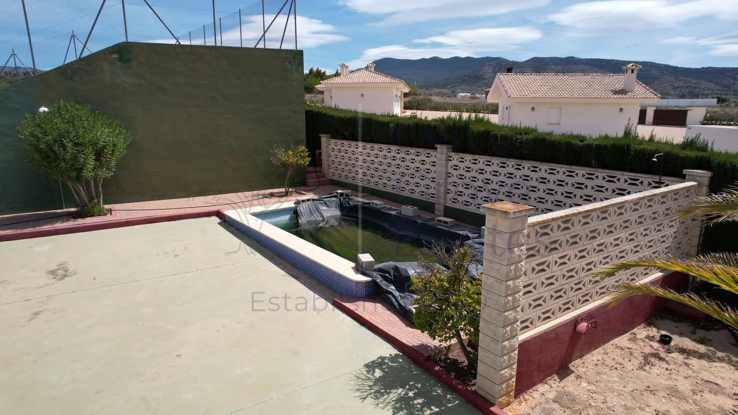 Villa til salgs i Sax med svømmebasseng - € 189 995 (Ref: 7344314)