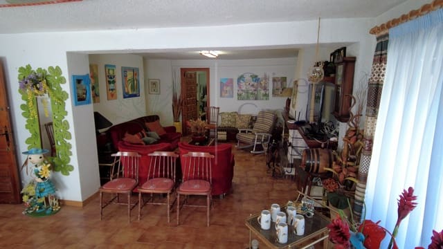 6 makuuhuone Huvila myytävänä paikassa Petrel / Petrer mukana uima-altaan 
autotalli - 248 000 € (Ref: 7418089)