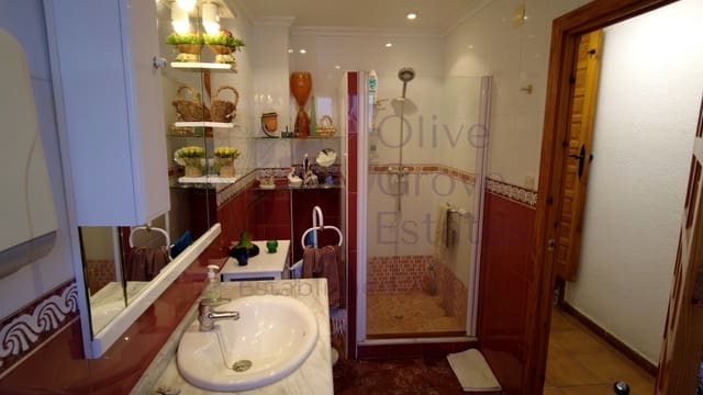 6 makuuhuone Huvila myytävänä paikassa Petrel / Petrer mukana uima-altaan 
autotalli - 248 000 € (Ref: 7418089)