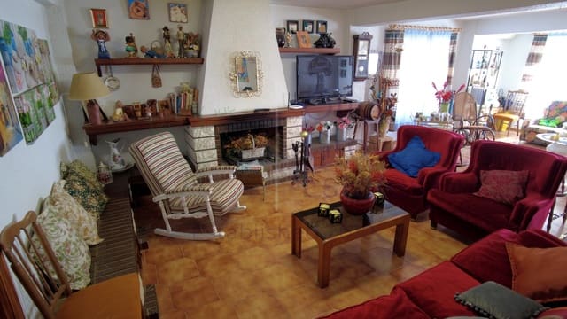 6 makuuhuone Huvila myytävänä paikassa Petrel / Petrer mukana uima-altaan 
autotalli - 248 000 € (Ref: 7418089)