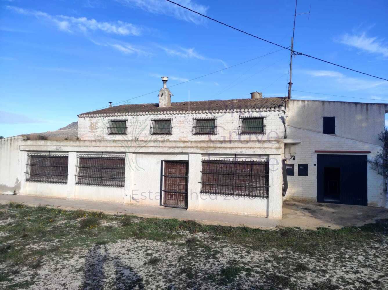 4 slaapkamer Finca/Landhuis te koop in Pinoso met zwembad garage - € 236.900 (Ref: 7475666)