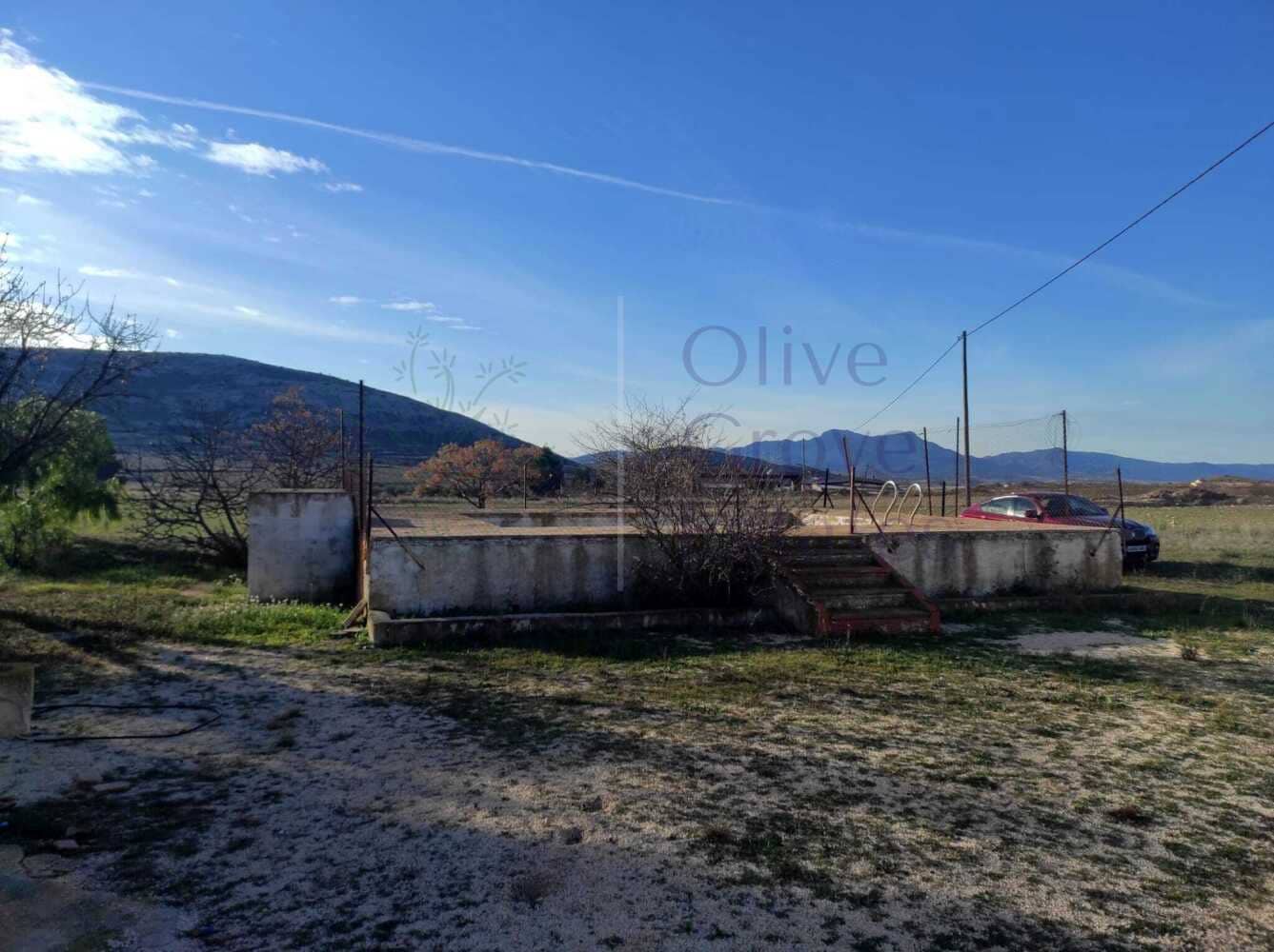 4 slaapkamer Finca/Landhuis te koop in Pinoso met zwembad garage - € 236.900 (Ref: 7475666)