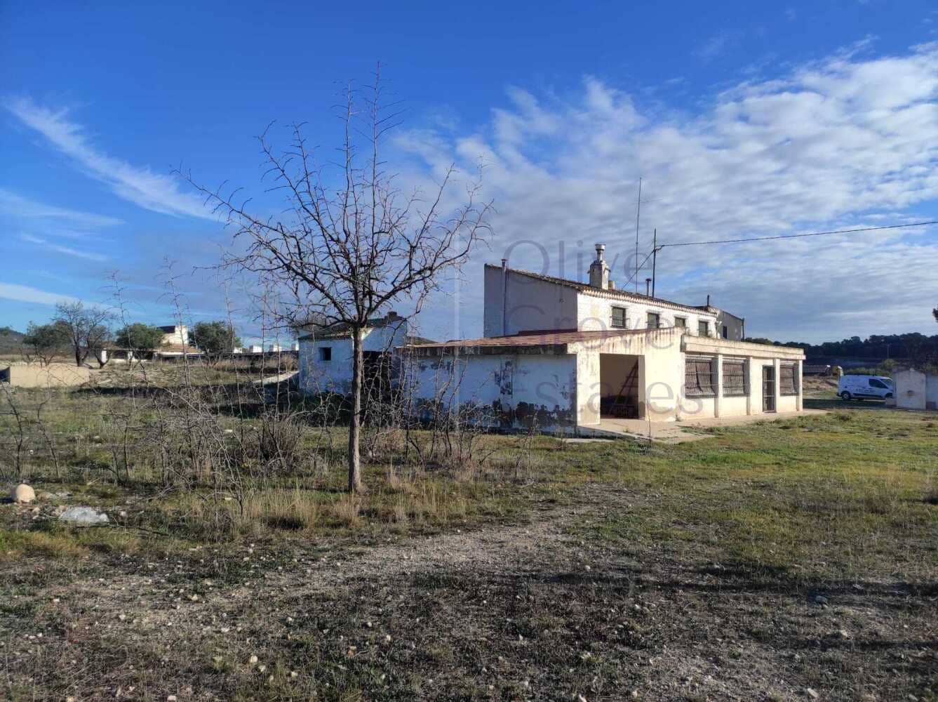 4 slaapkamer Finca/Landhuis te koop in Pinoso met zwembad garage - € 236.900 (Ref: 7475666)